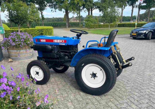 Iseki 155 met nieuwe gazonbanden - Afbeelding 2