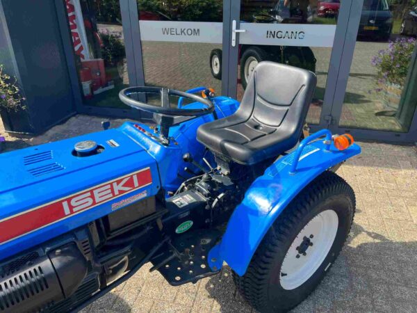 Iseki 155 met nieuwe gazonbanden - Afbeelding 4