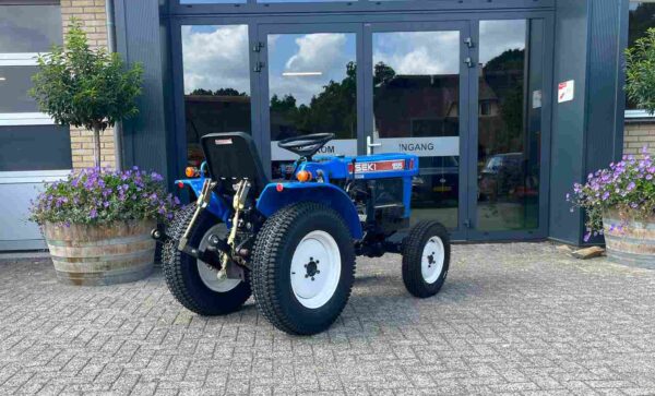 Iseki 155 met nieuwe gazonbanden - Afbeelding 6