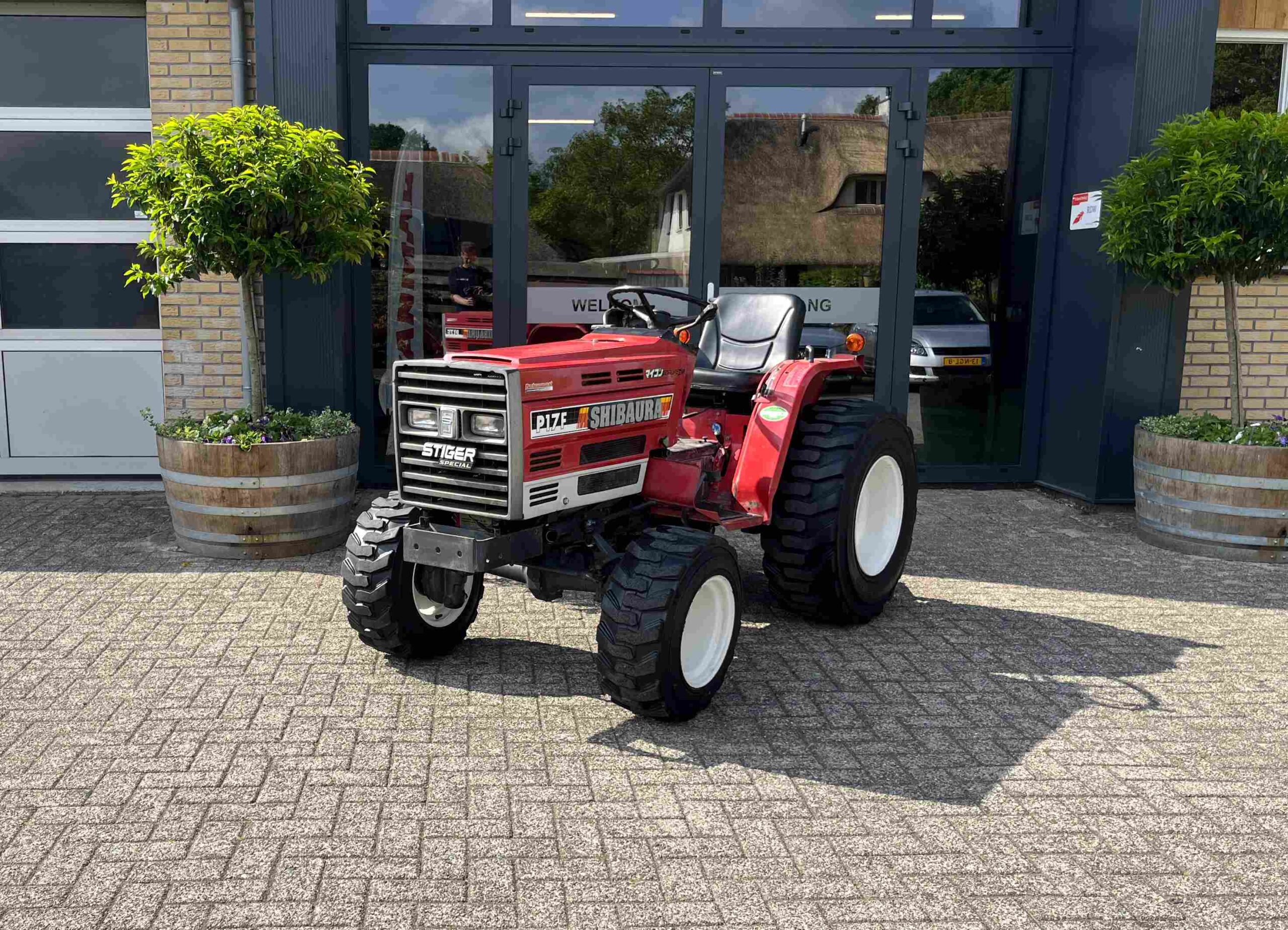 Shibaura P17F op brede terra banden