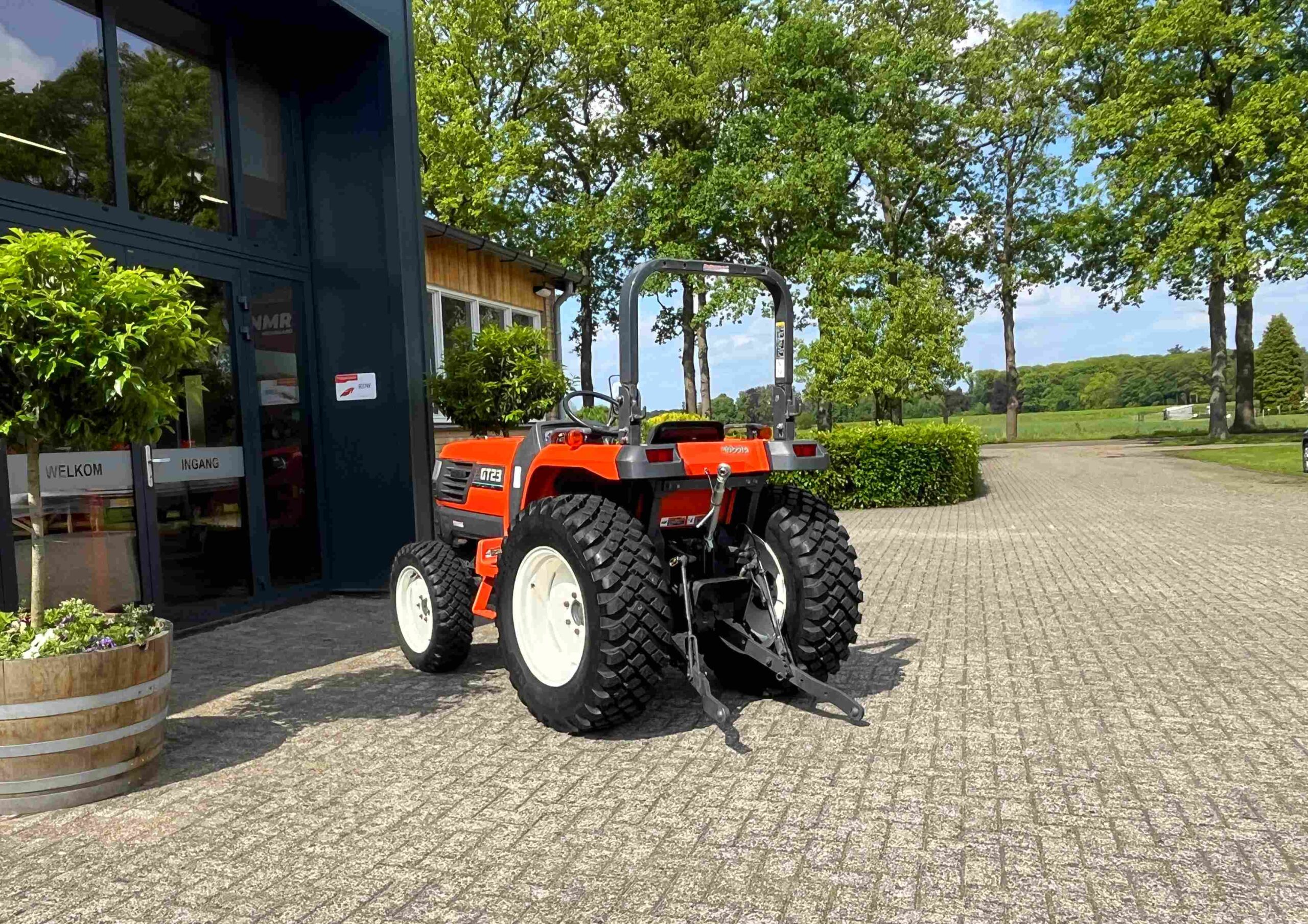 Kubota GT 23 HST met multifunctionele banden - Afbeelding 7