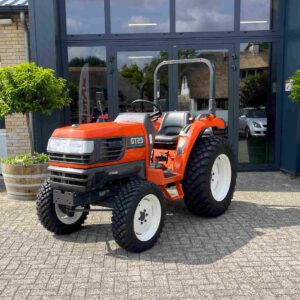 Kubota GT 23 HST met multifunctionele banden
