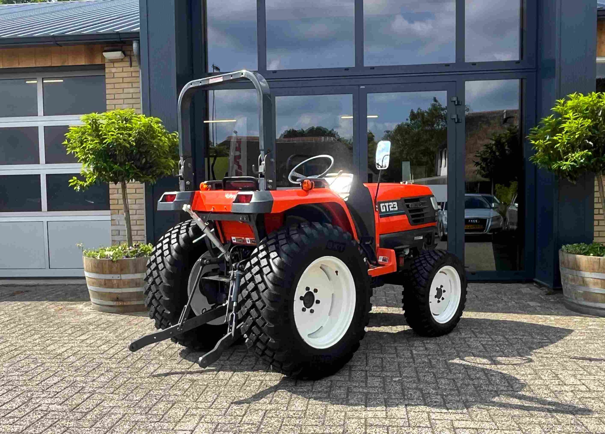Kubota GT 23 HST met multifunctionele banden - Afbeelding 10
