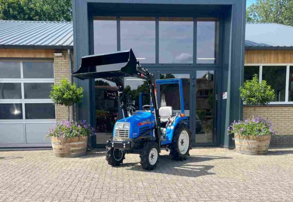Iseki Sial 17 met miniloader voorlader