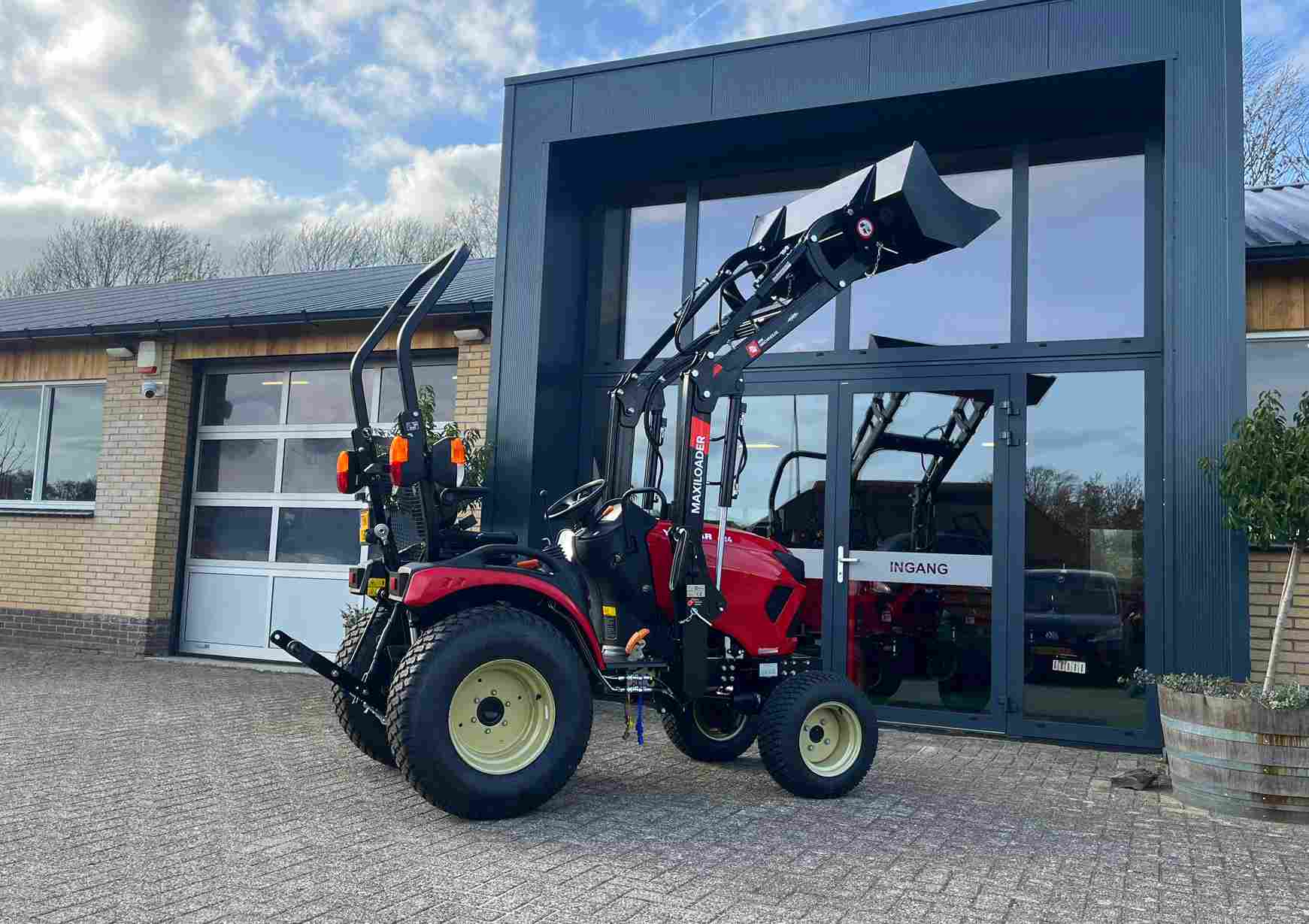 jong gebruikte Yanmar SA 424 met Maxiloader - Afbeelding 4