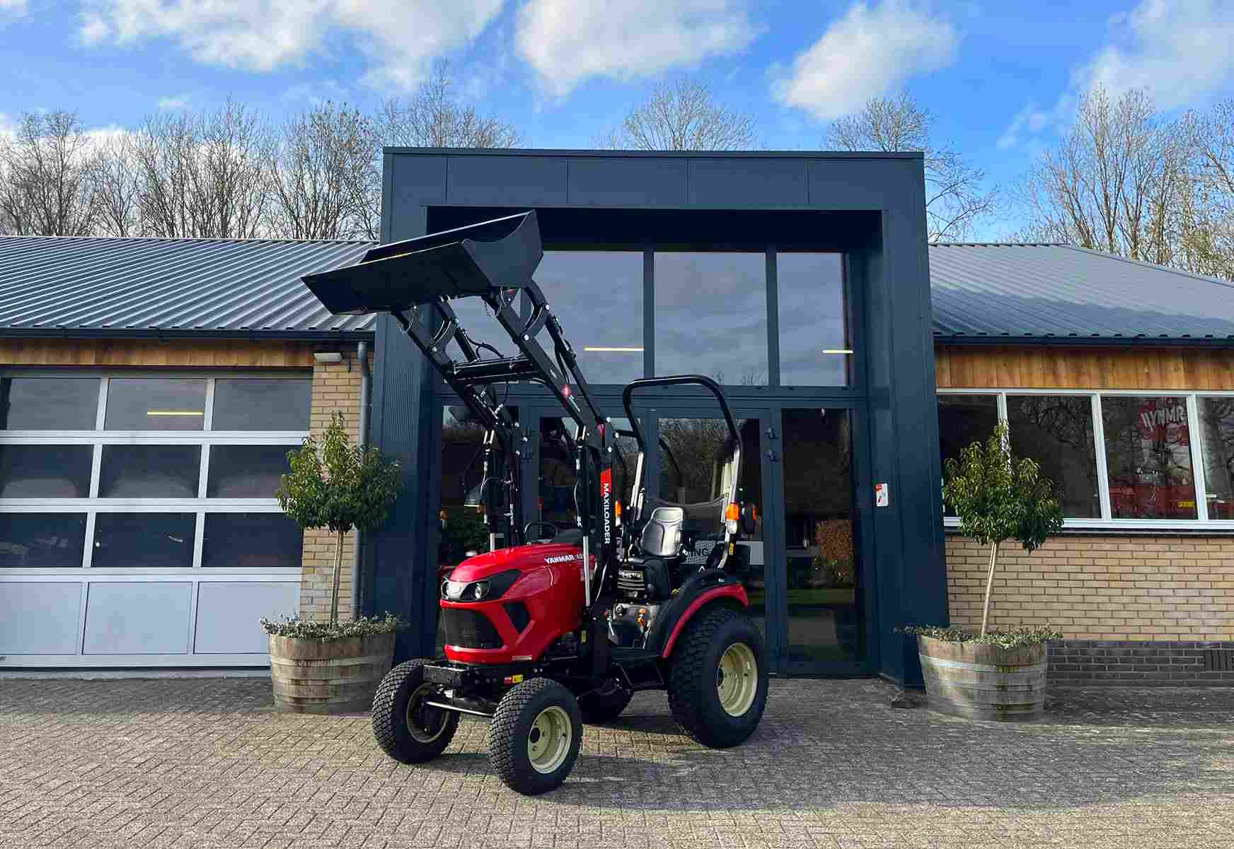 jong gebruikte Yanmar SA 424 met Maxiloader