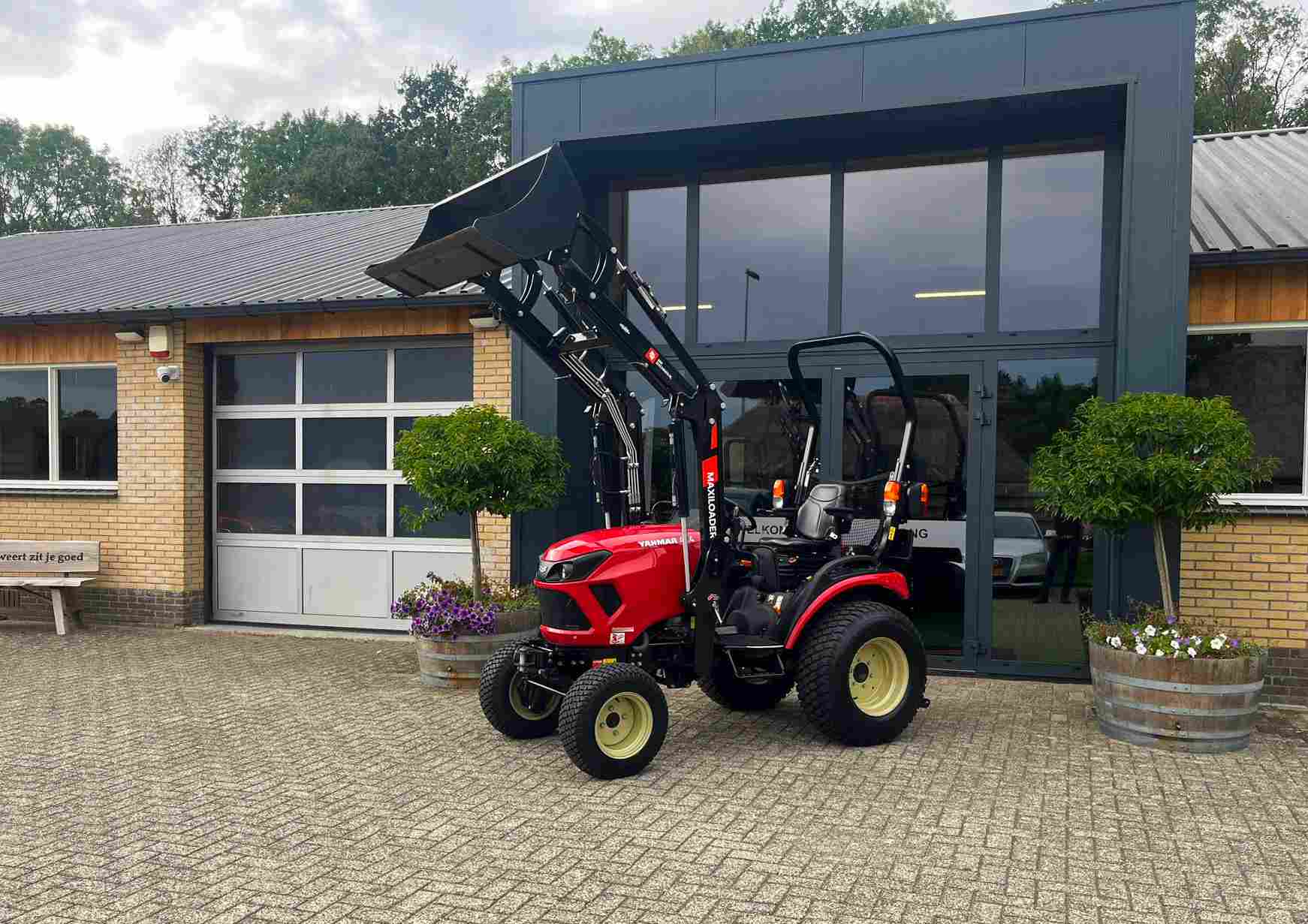 jong gebruikte Yanmar SA 424 met Maxiloader - Afbeelding 2