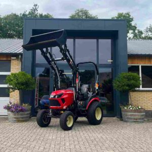 jong gebruikte Yanmar SA 424 met Maxiloader