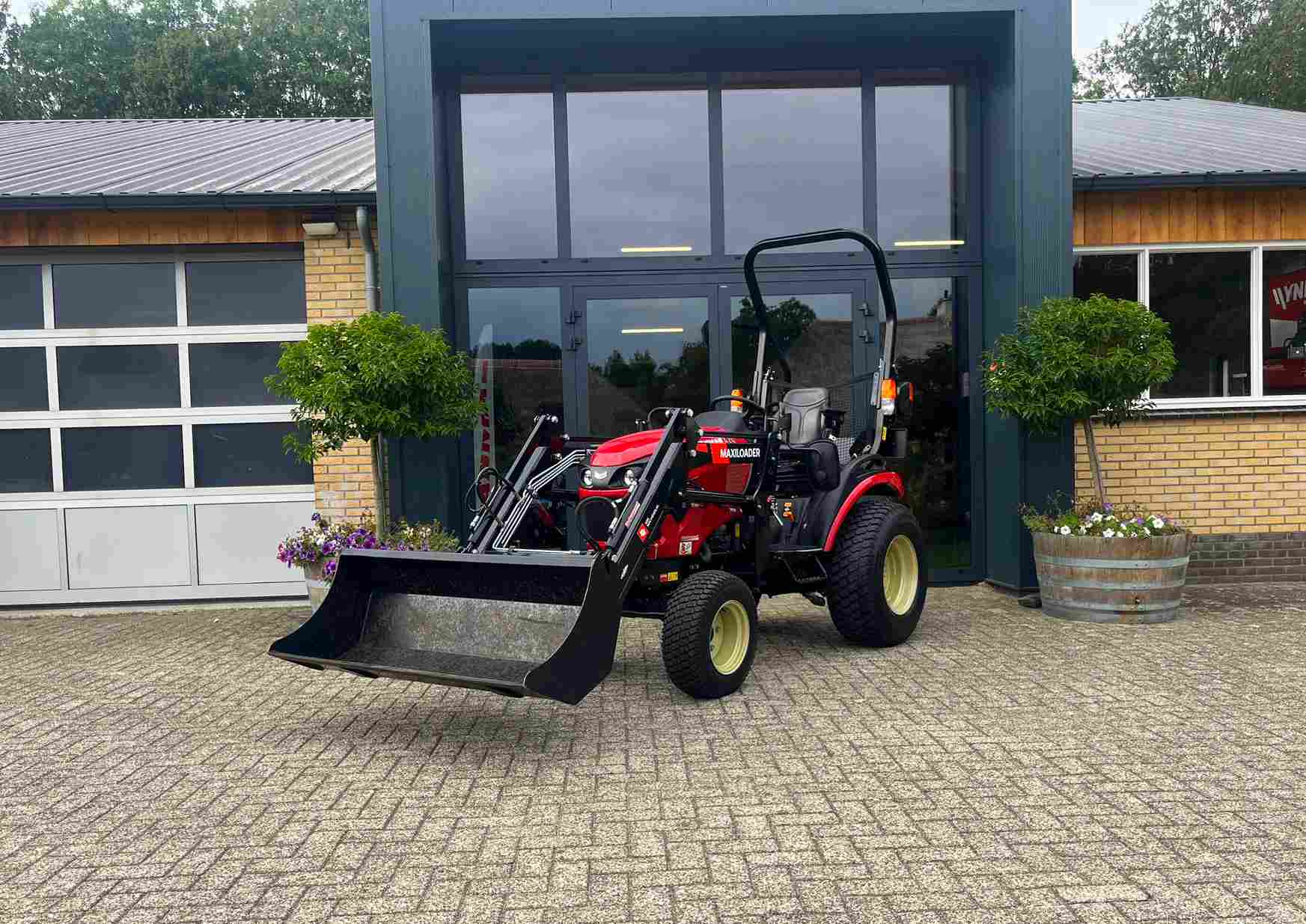 jong gebruikte Yanmar SA 424 met Maxiloader - Afbeelding 3