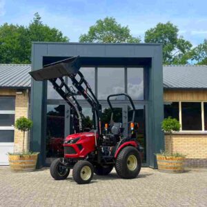 jong gebruikte Yanmar SA 424 met Maxiloader