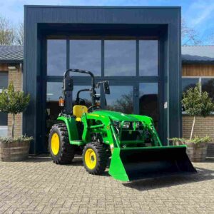 John Deere 3038E HST met originele voorlader