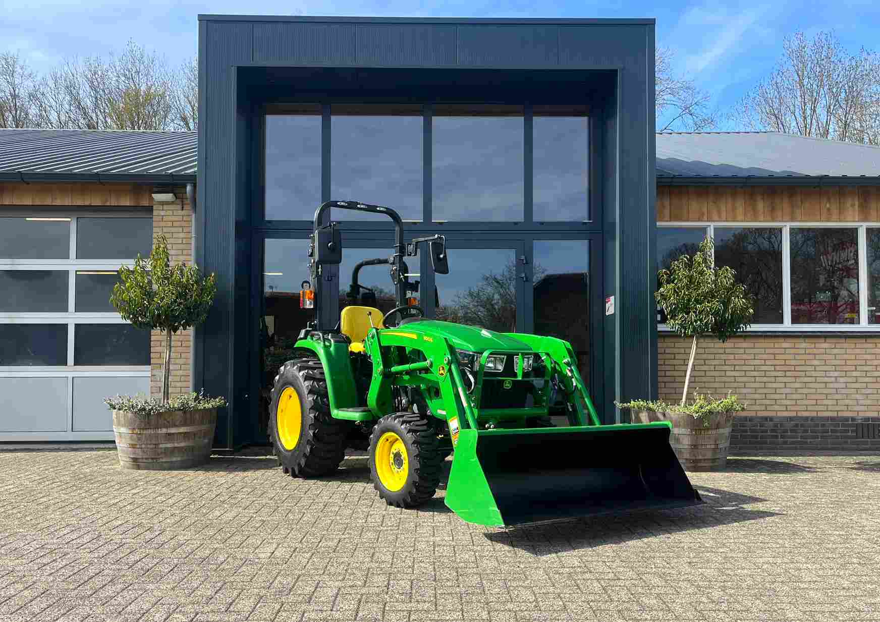John Deere 3038E HST met originele voorlader