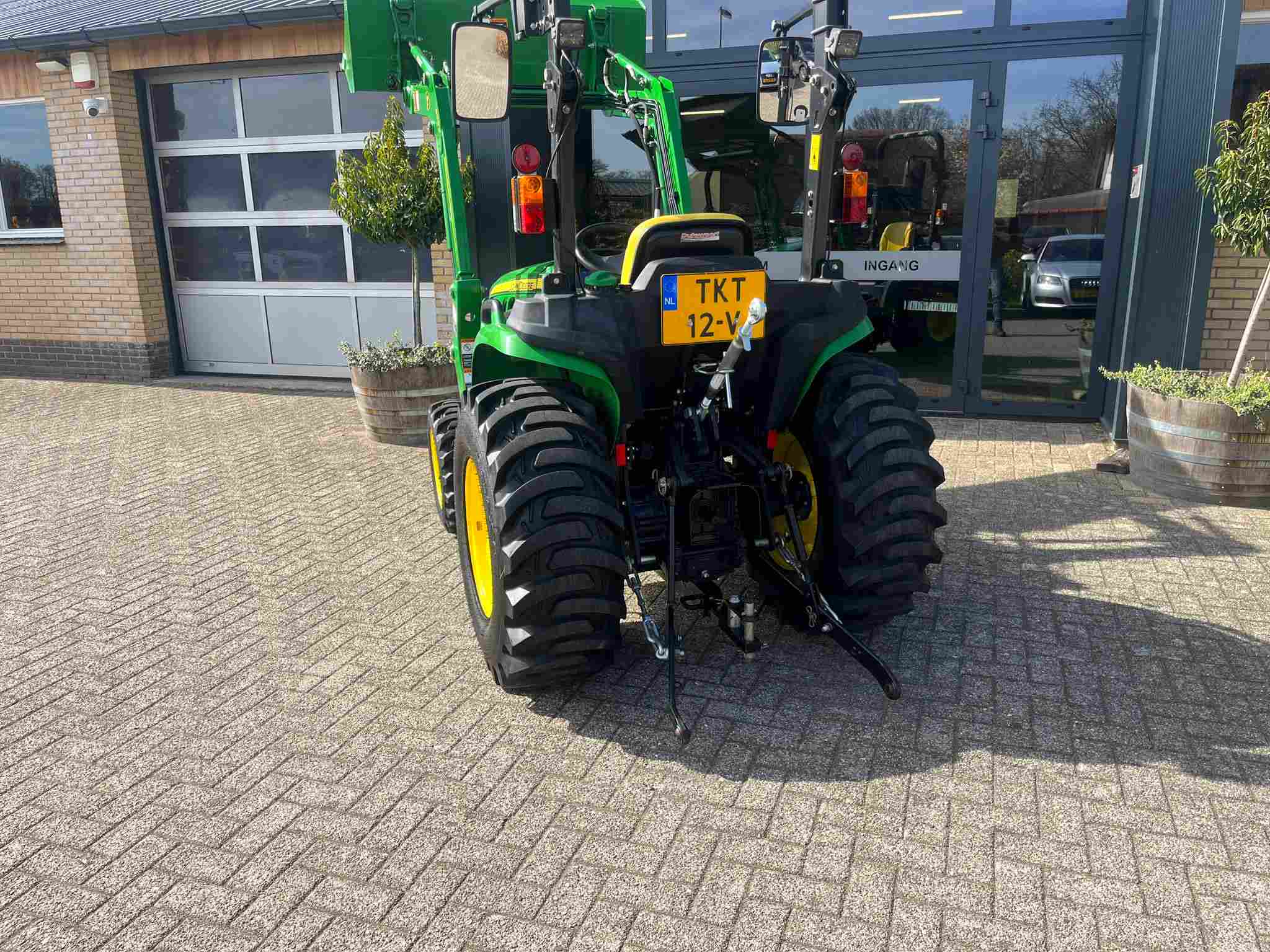 John Deere 3038E HST met originele voorlader - Afbeelding 11