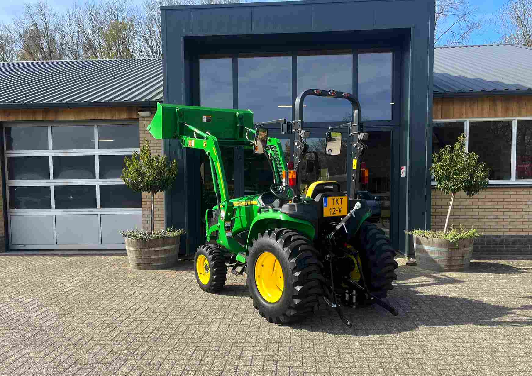 John Deere 3038E HST met originele voorlader - Afbeelding 12