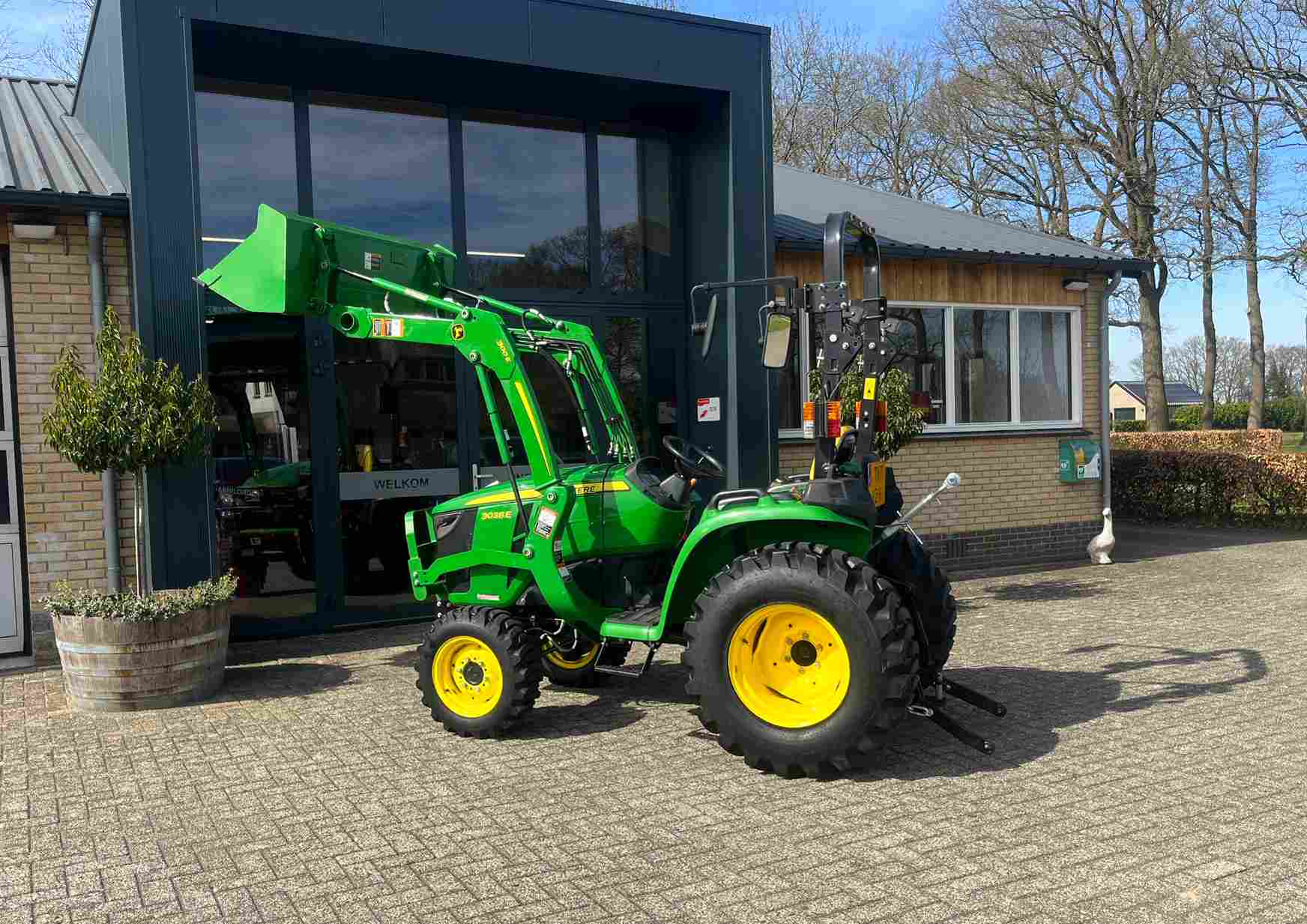 John Deere 3038E HST met originele voorlader - Afbeelding 10