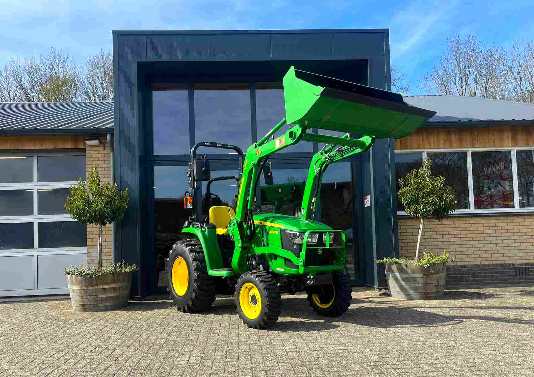 John Deere 3038E HST met originele voorlader - Afbeelding 9