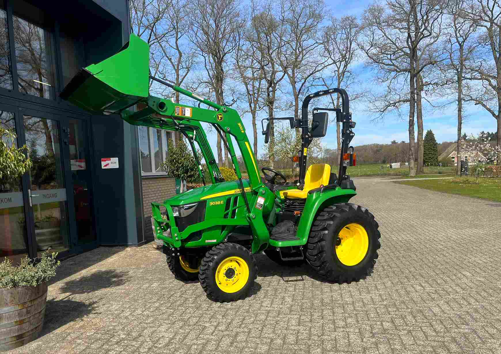 John Deere 3038E HST met originele voorlader - Afbeelding 7