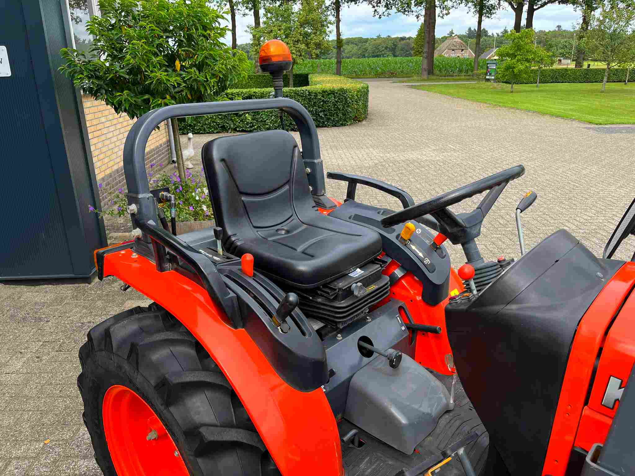 Kubota B2530, robuuste trekker! - Afbeelding 2