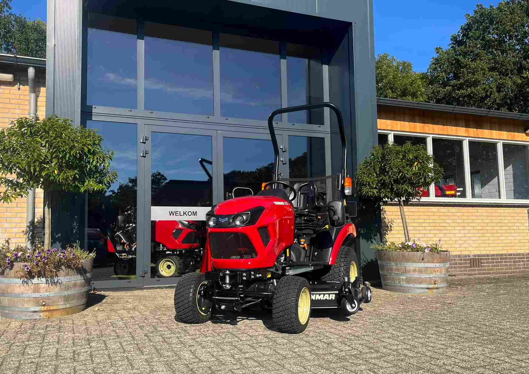 Demo Yanmar 222 HST met middenmaaidek