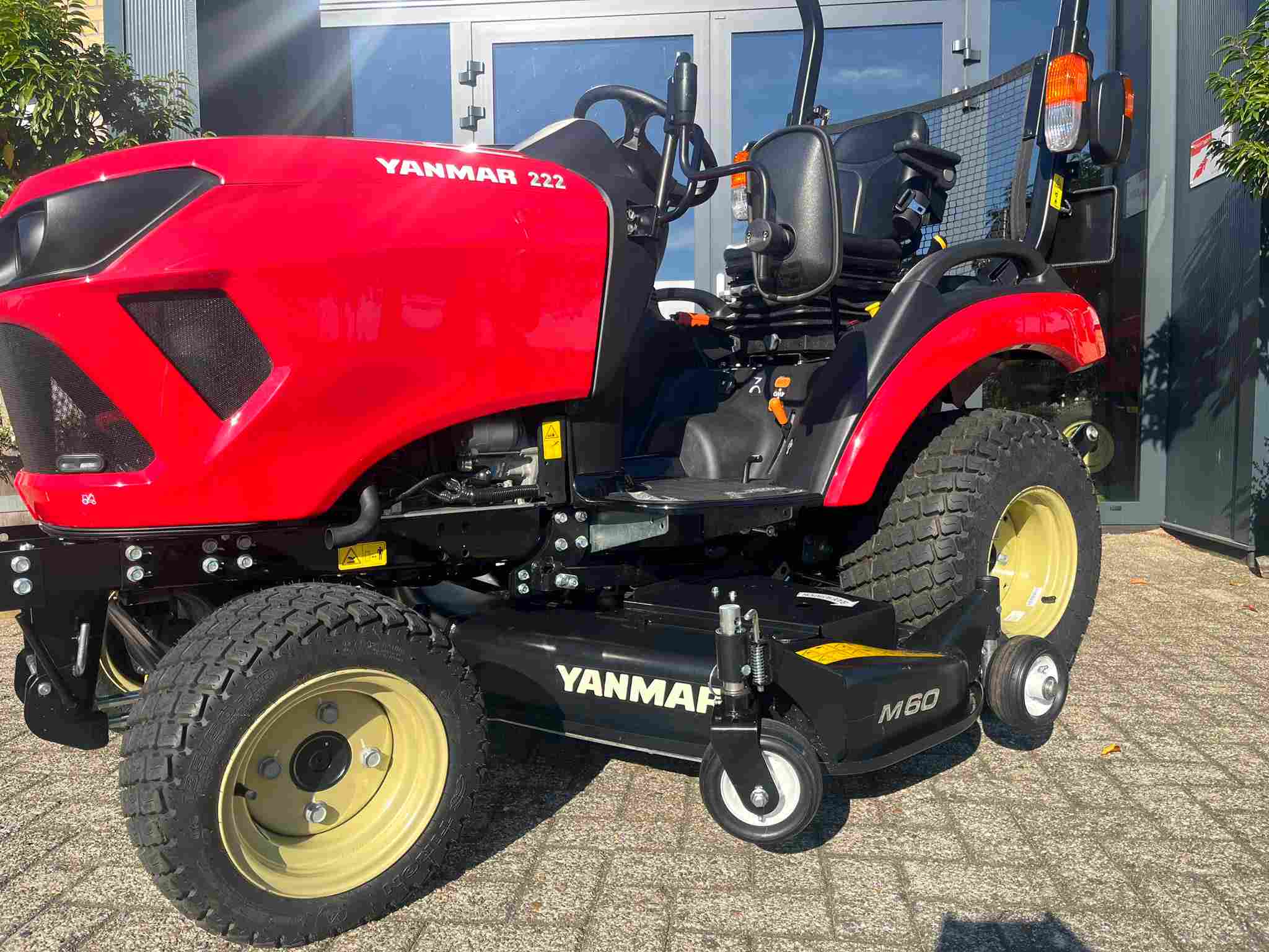 Demo Yanmar 222 HST met middenmaaidek - Afbeelding 3