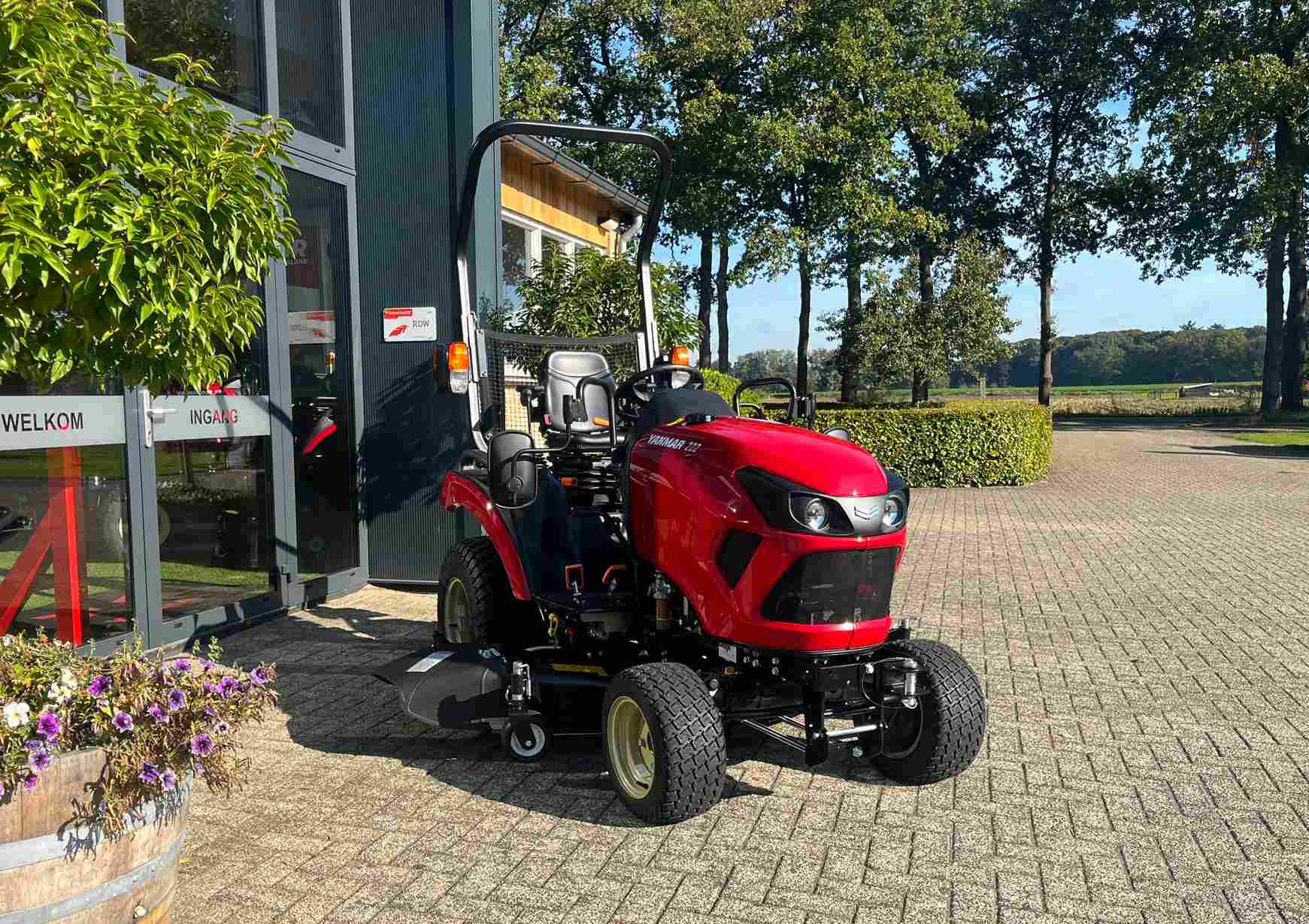 Demo Yanmar 222 HST met middenmaaidek - Afbeelding 4